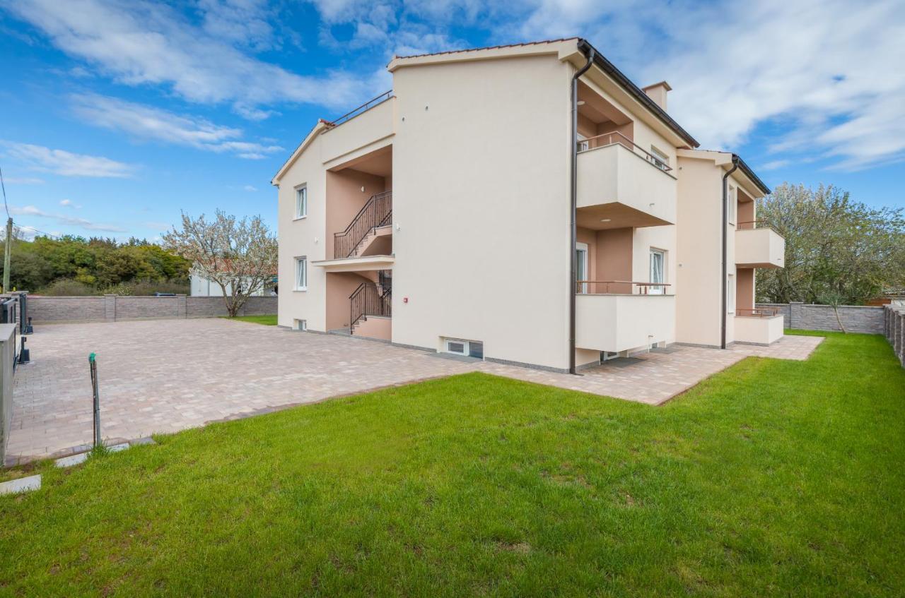 Apartman Knezevic A Fažana Exterior foto