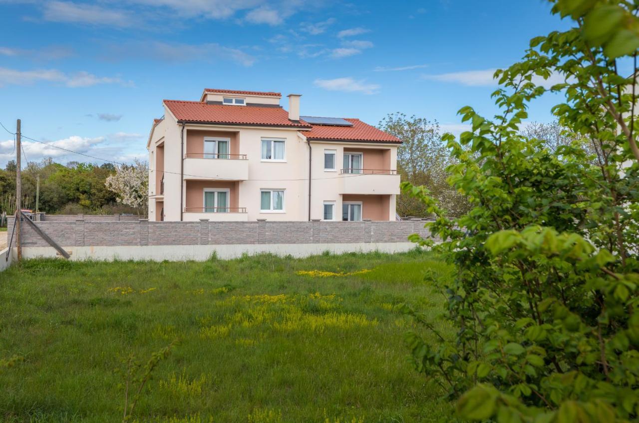 Apartman Knezevic A Fažana Exterior foto